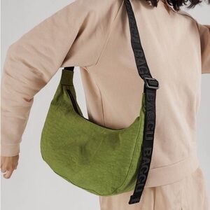 baggu medium crescent crossbody bag avocado